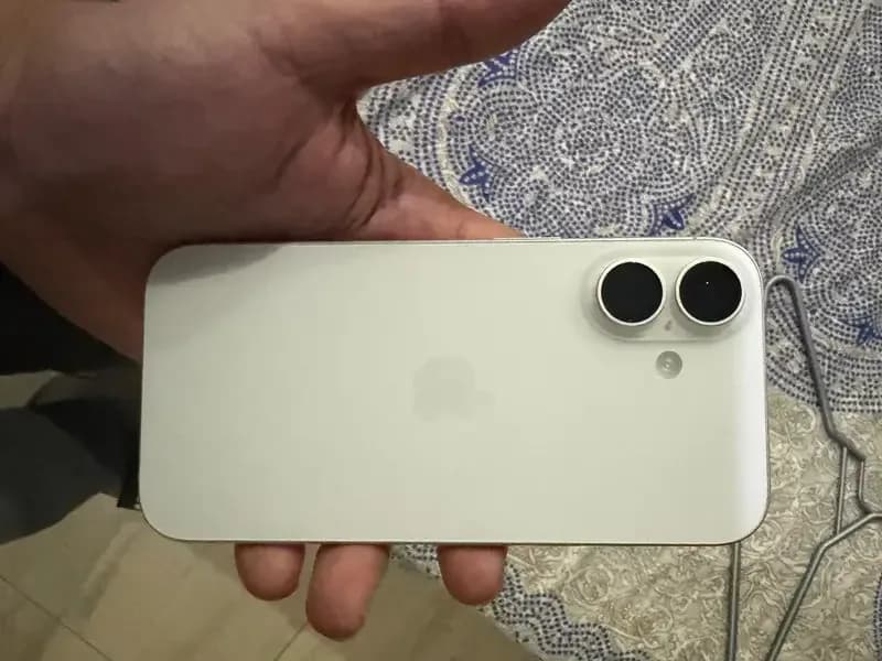 Apple iPhone 16